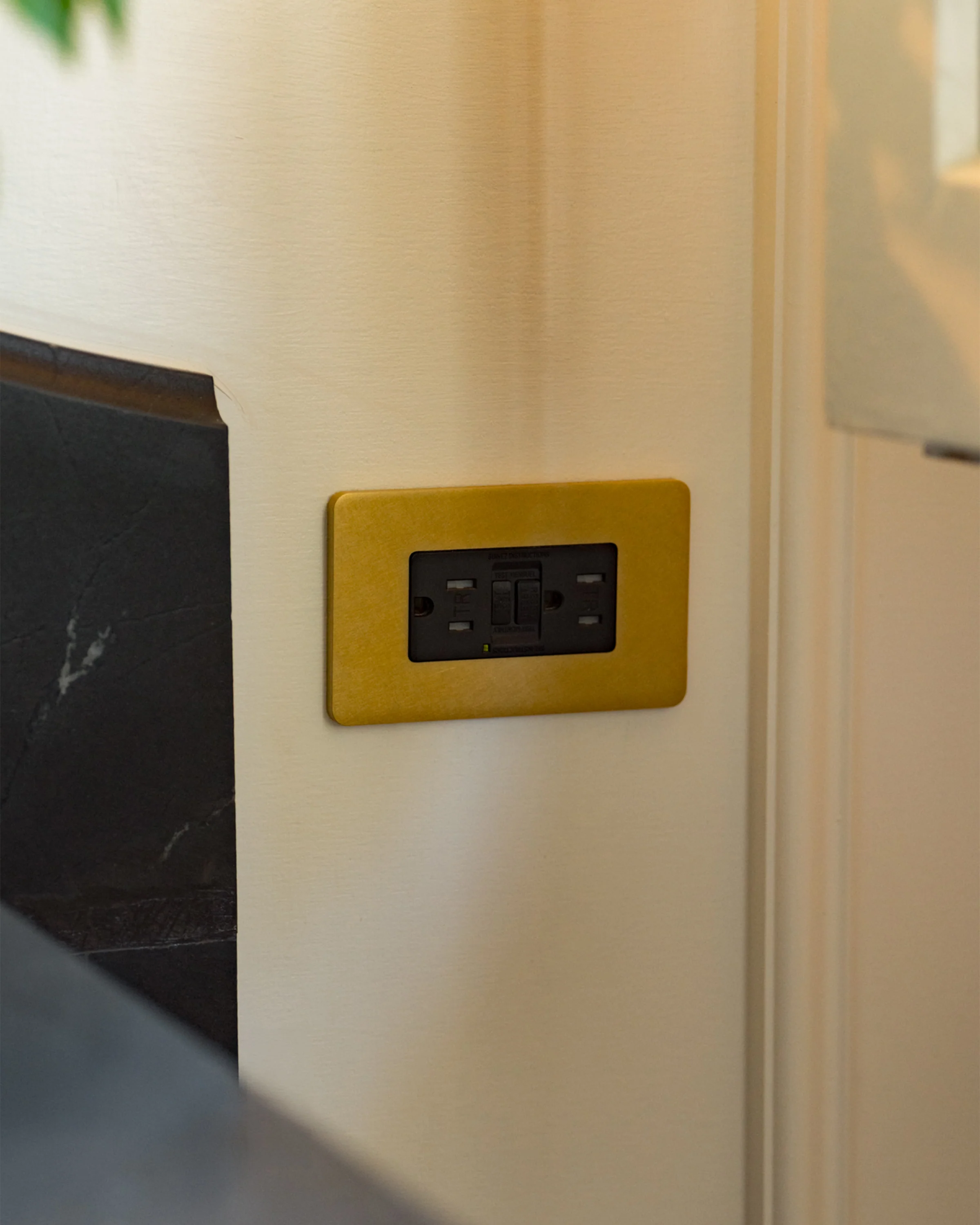 Grove 1G 15A GFCI Outlet - Antique Brass Black - Image 3