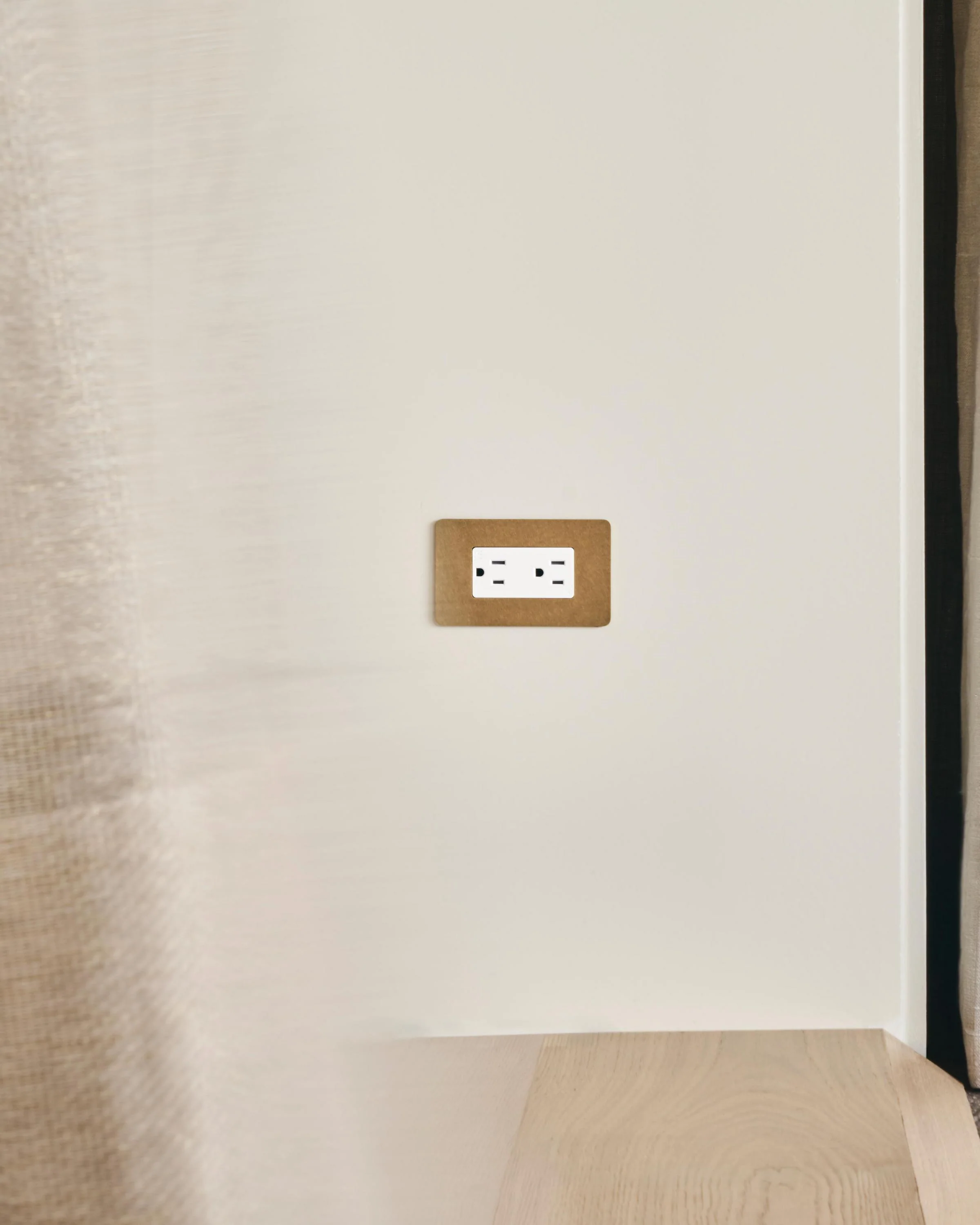 Kew 1G 15A Outlet - Antique Brass White - Image 3