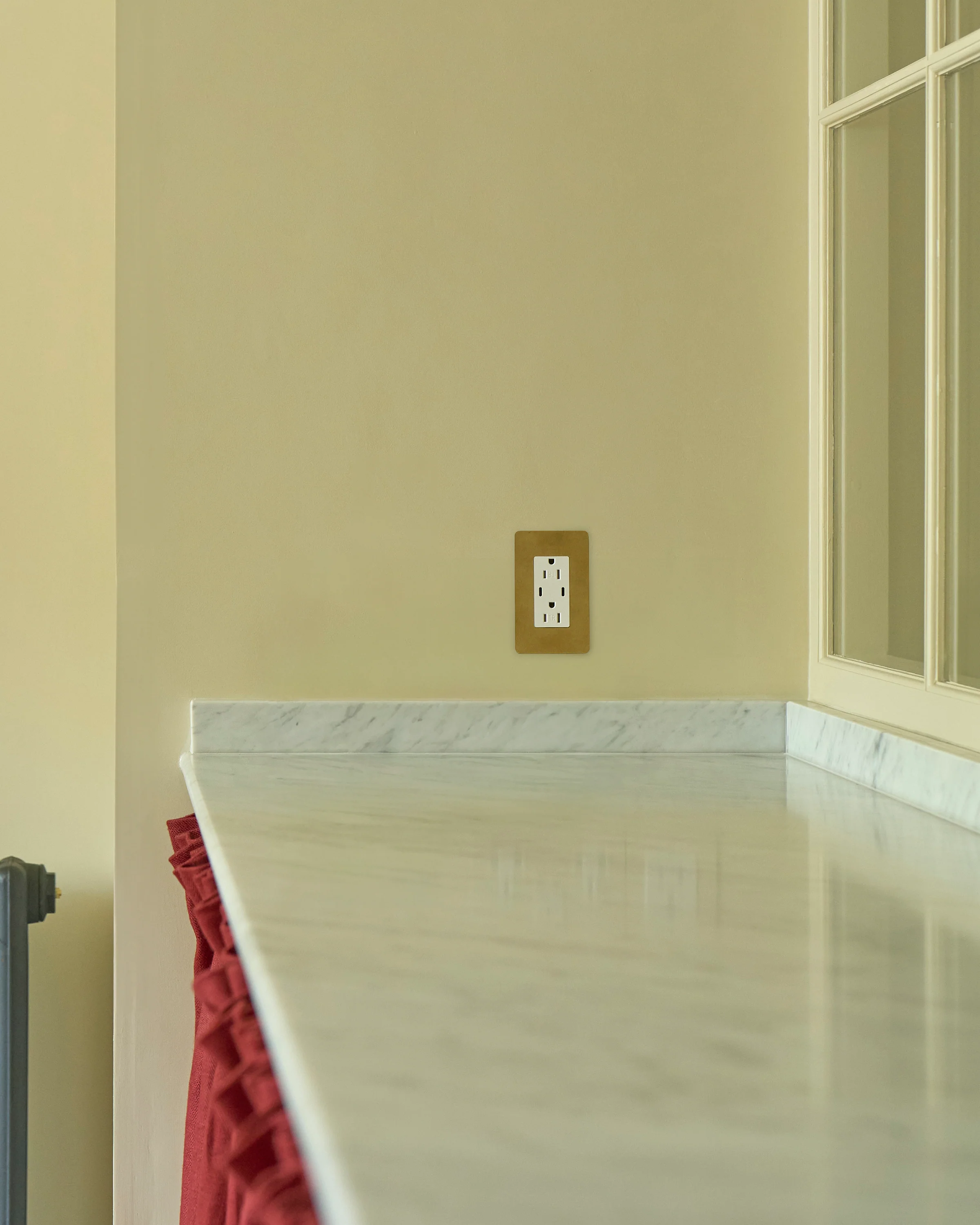Kew 1G 15A USB Outlet - Antique Brass White - Image 2