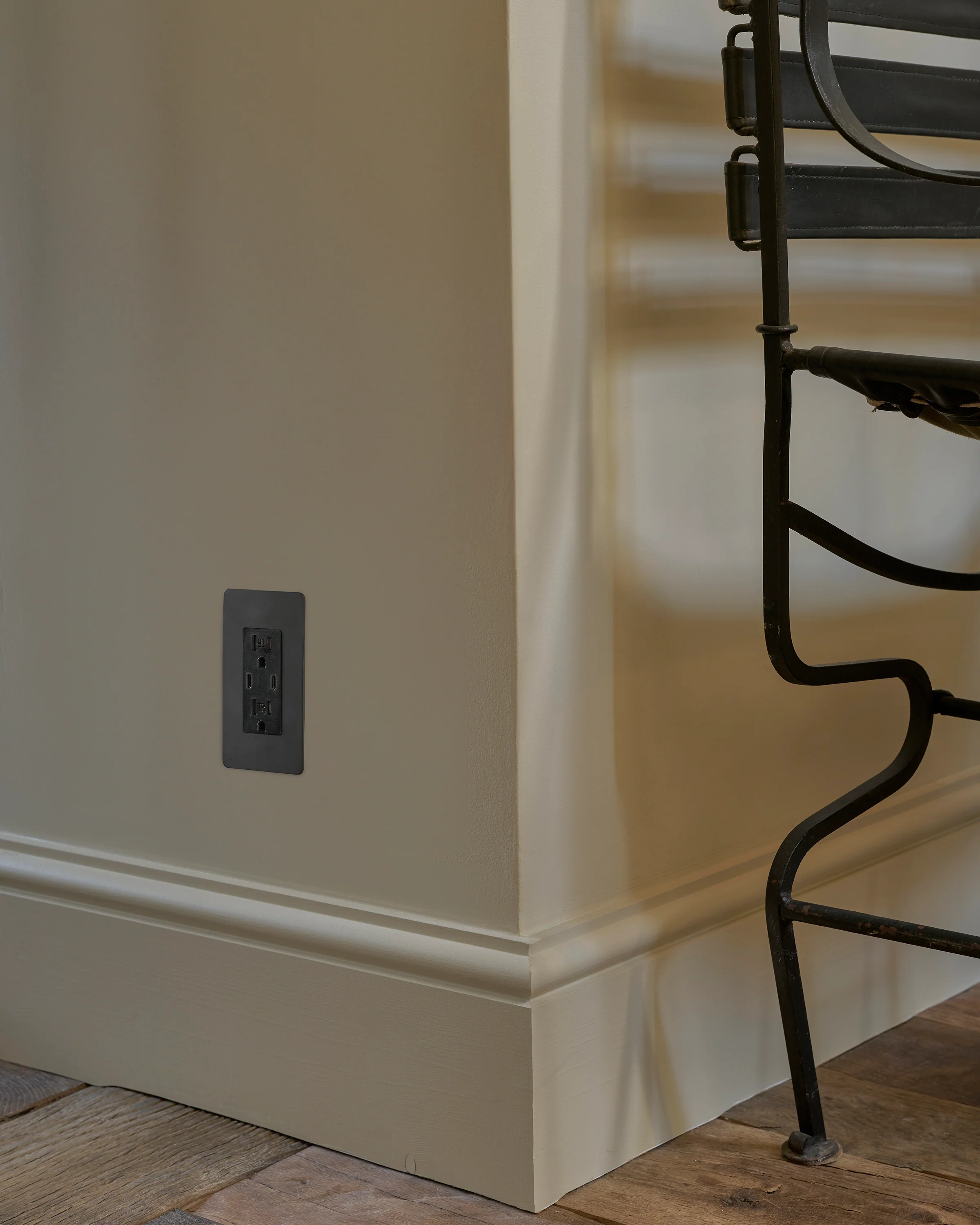 Kew 1G 15A USB Outlet - Bronze Black - Image 6