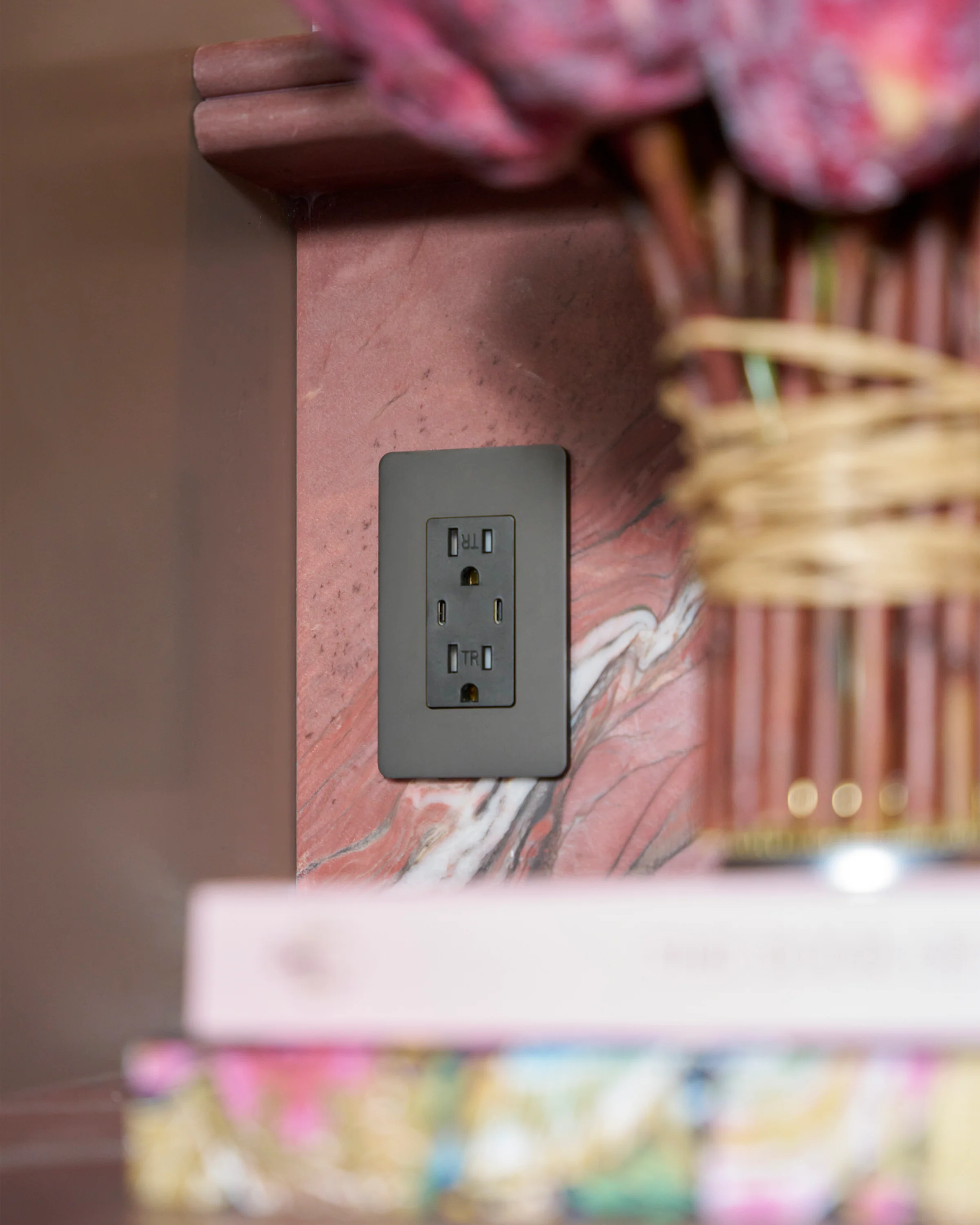 Kew 1G 15A USB Outlet - Bronze Black - Image 8