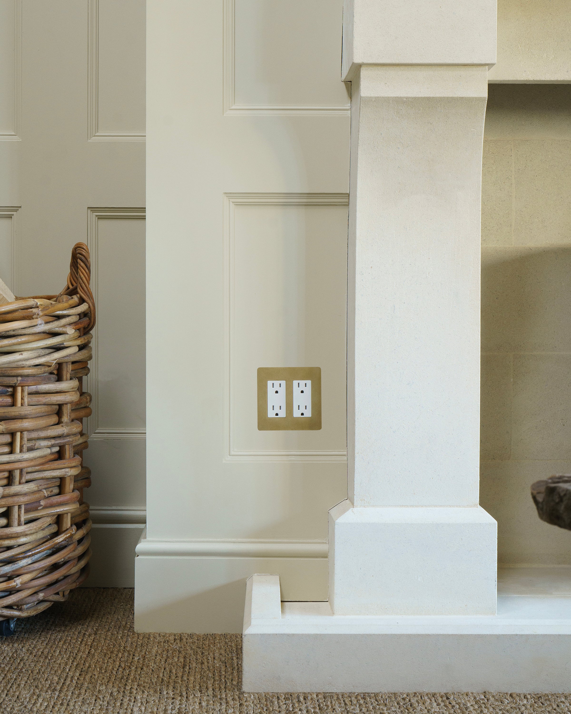 Kew 2G Outlet - Antique Brass White - Image 3