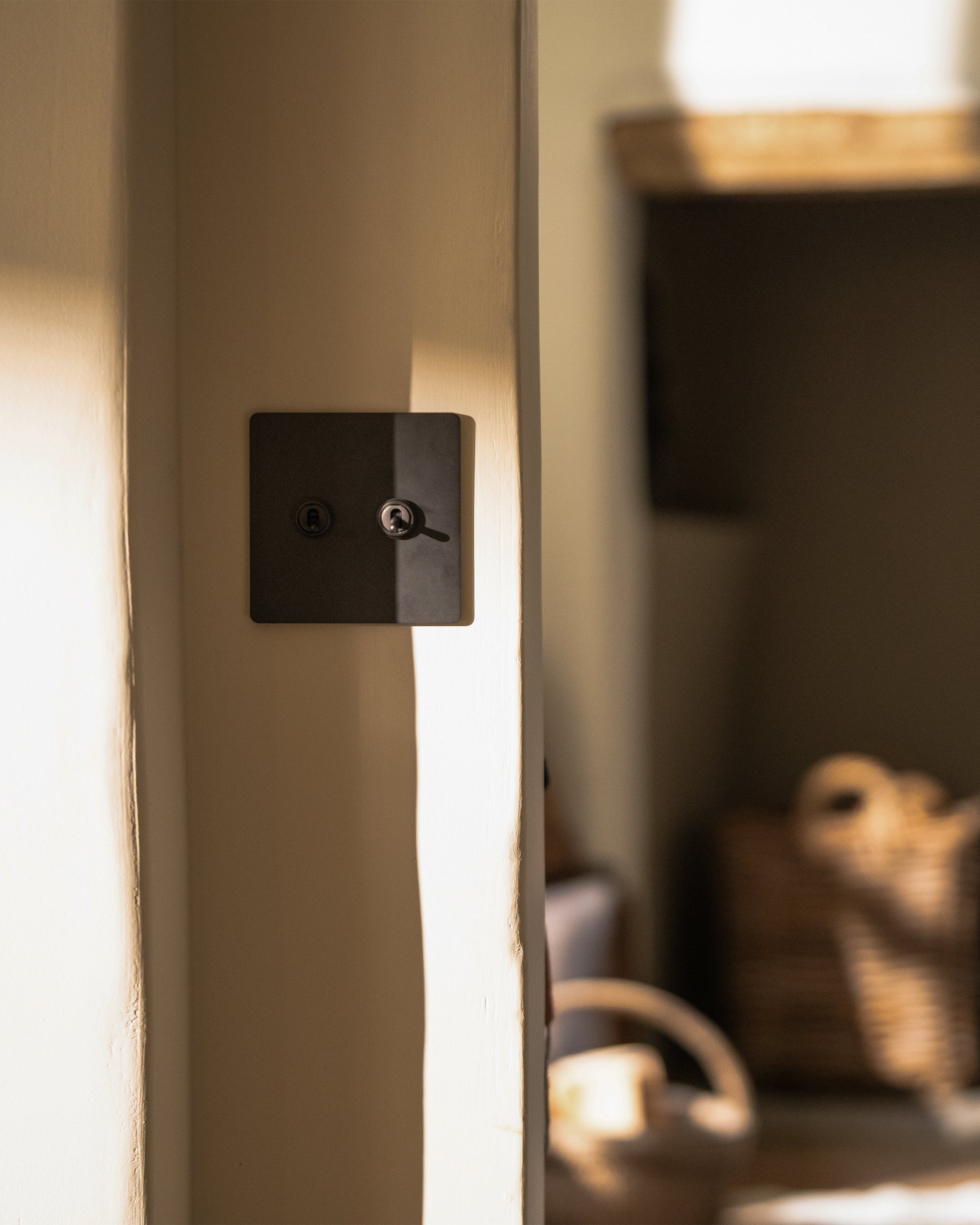 Kew 2G Toggle Switch - Bronze - Image 4