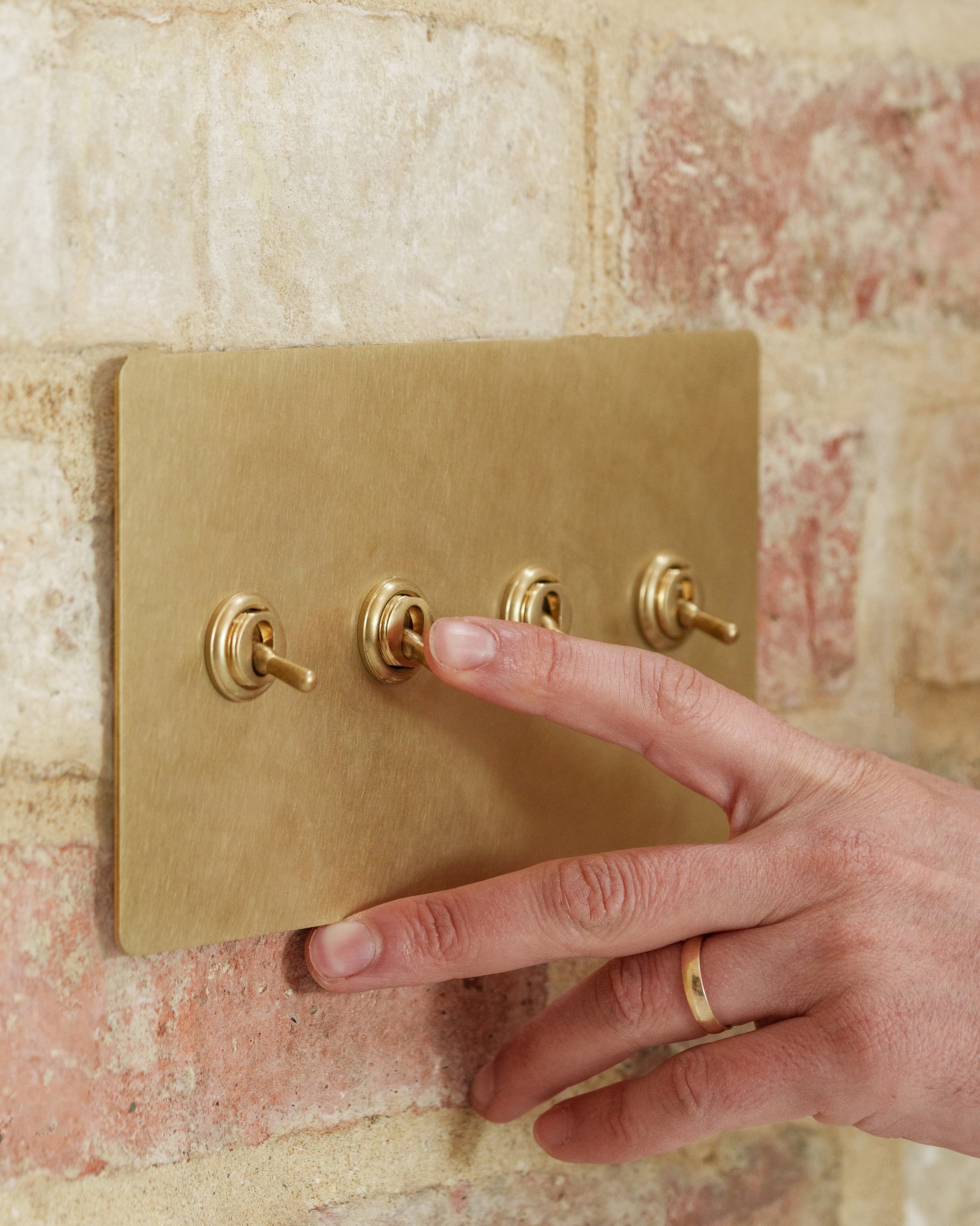 Kew 4G Toggle Switch - Antique Brass - Image 8