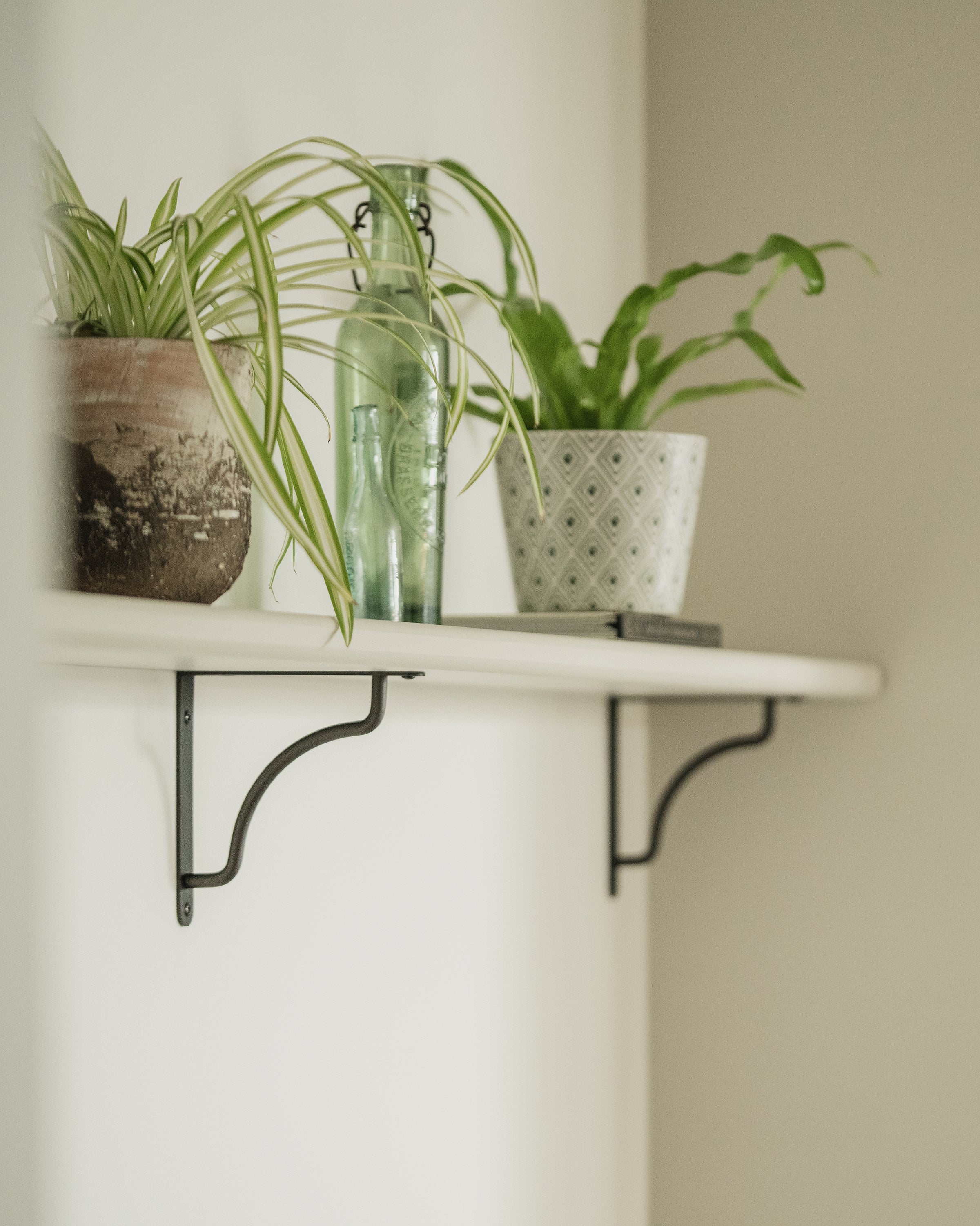 Kilburn Shelf Bracket Medium - Bronze - Image 4